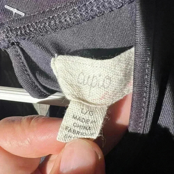 Cupid Brand Women's Sz L Sexy Collared V-Neck A-Line Stretchy Black Blouse - Picture 3 of 4